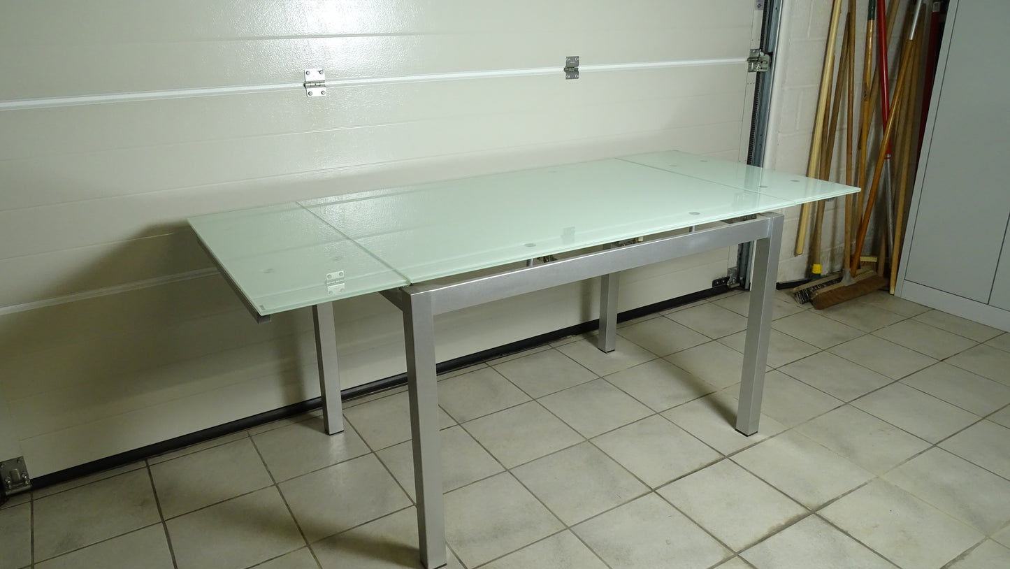 Glasstable