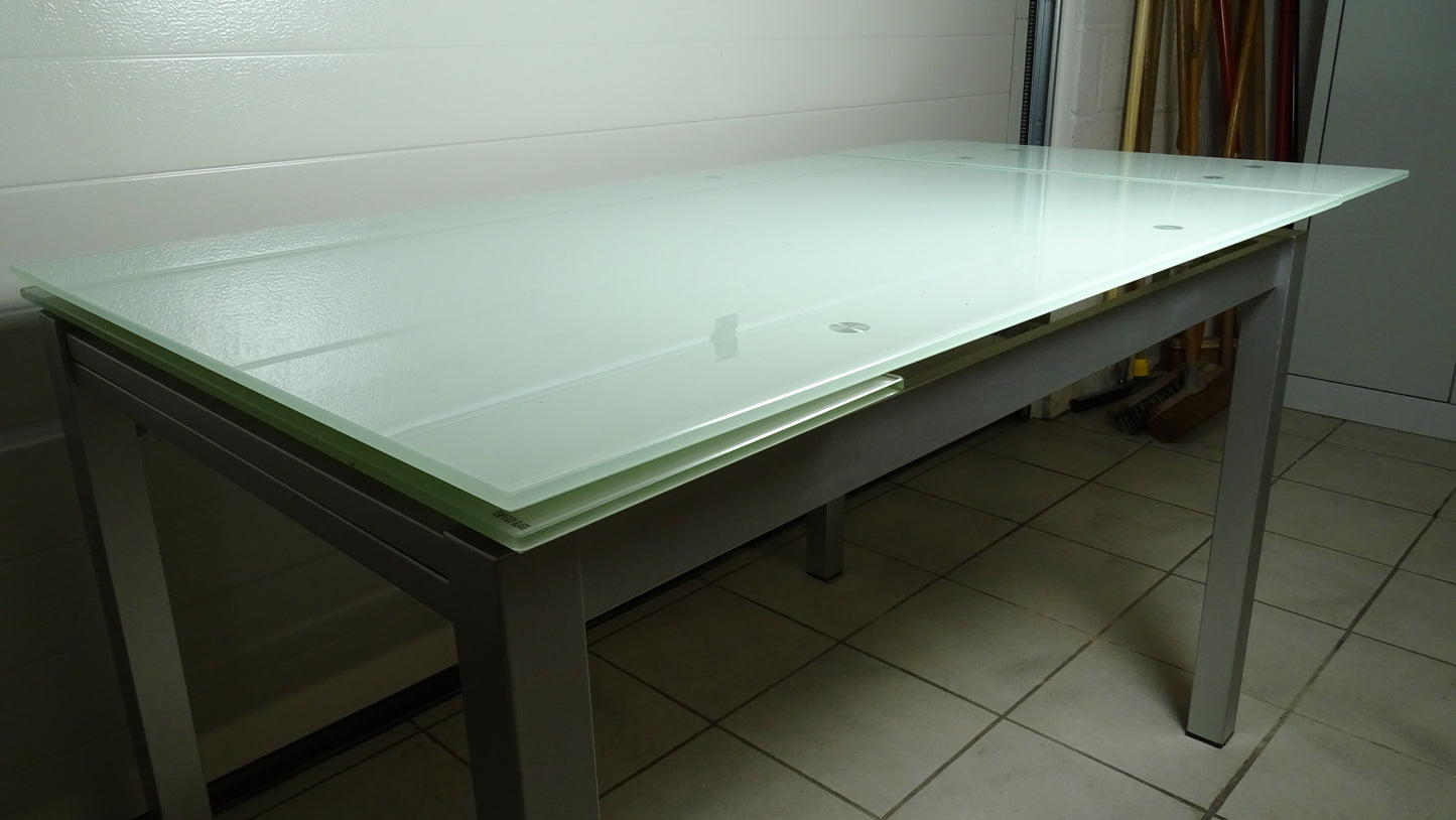 Glasstable