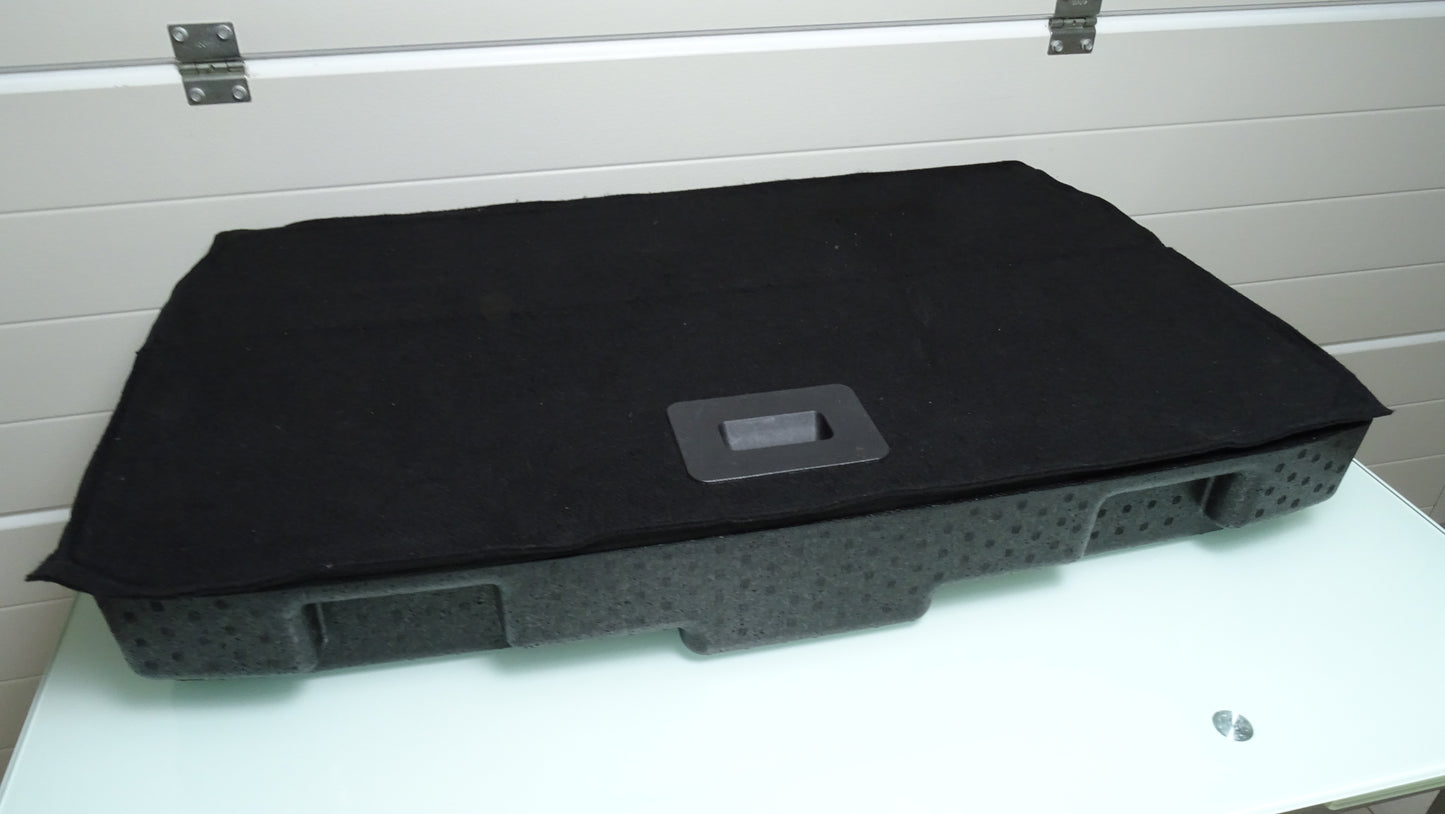 Storage trunk with lid 1670092380