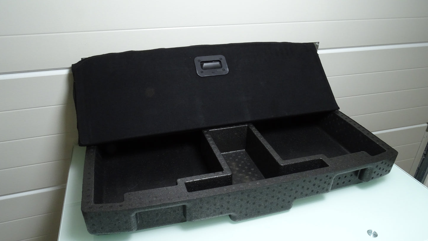 Storage trunk with lid 1670092380